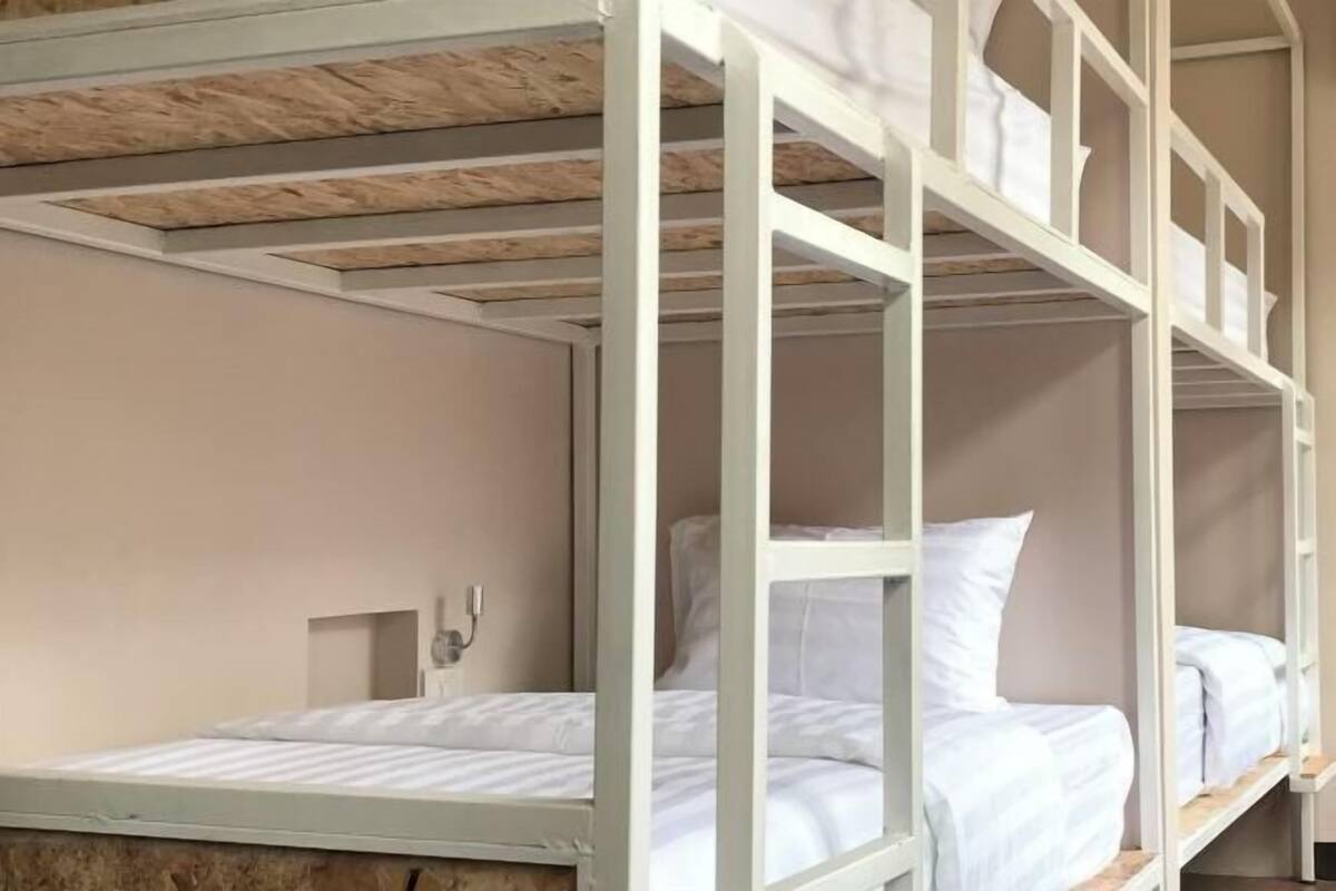 WiFi (free), bed sheets