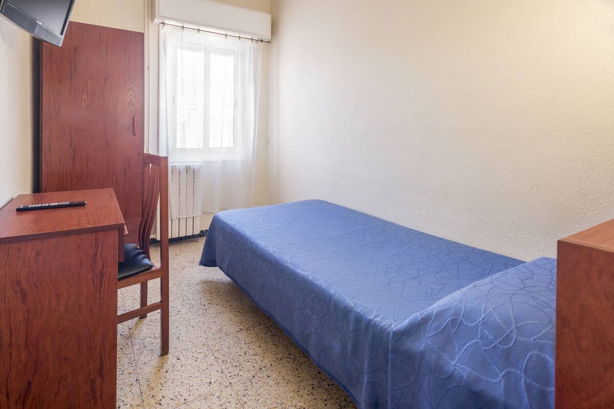 Single Room, Shared Bathroom | Desk, laptop workspace, blackout drapes, WiFi (free)