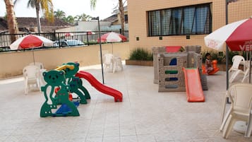 室外兒童遊樂區