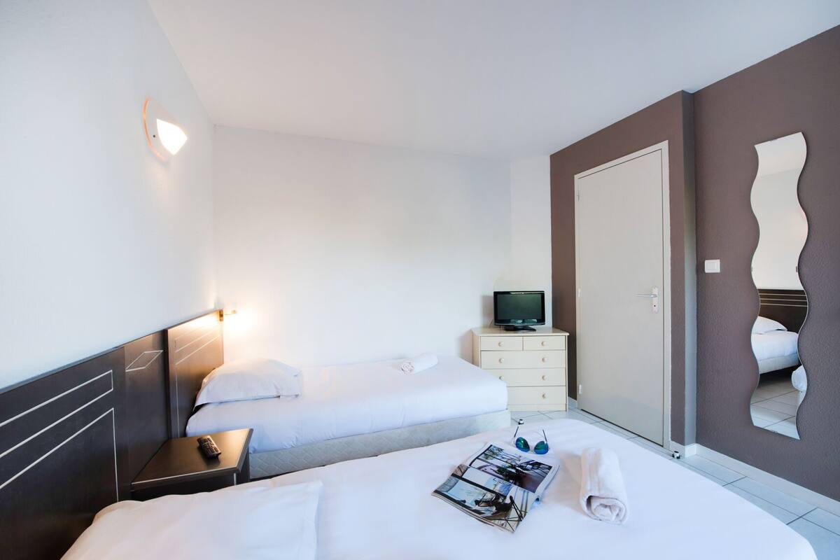 twin room | 1 bedroom, iron/ironing board