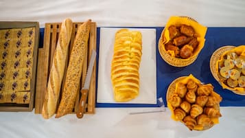 Daily buffet breakfast (EUR 11 per person)