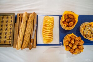Frokostbuffé hver dag (mot et tillegg)