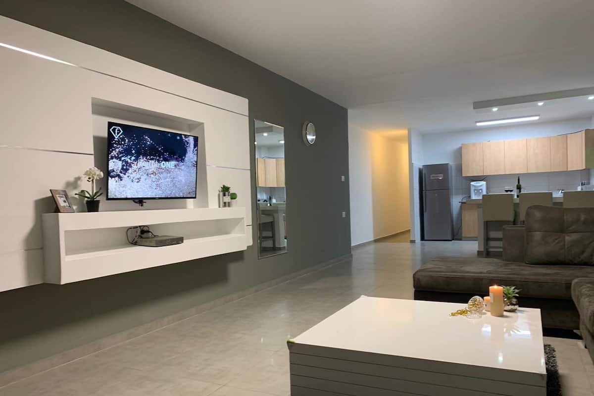 Departamento familiar, 4 habitaciones | Cocina privada | Refrigerador con congelador, microondas, horno y parrilla de estufa