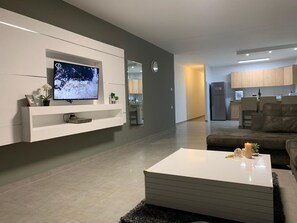 Familienapartment, 4 Schlafzimmer | Eigene Küche | Großer Kühlschrank, Mikrowelle, Ofen, Herdplatte