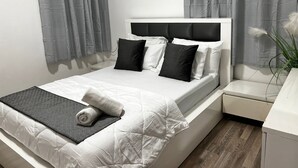 Family Apartment, 3 Bedrooms | Desk, soundproofing, iron/ironing board, WiFi (free) - Spat Apartment (Bat Yam)
