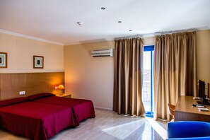 Double Room | Desk, blackout drapes, free WiFi, bed sheets - Hostal Casa Manolo (La Senia)