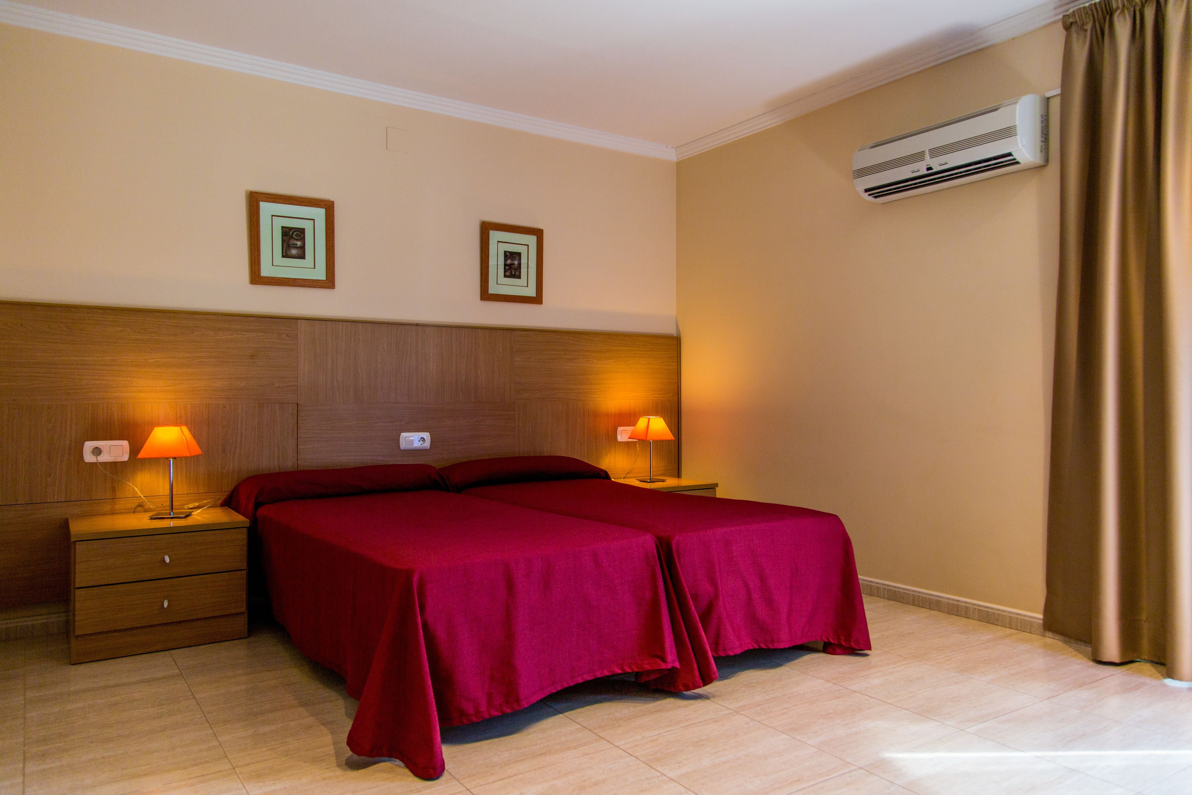 Double Room | Desk, blackout curtains, free WiFi, bed sheets