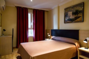 Single Room | Desk, blackout drapes, free WiFi, bed sheets