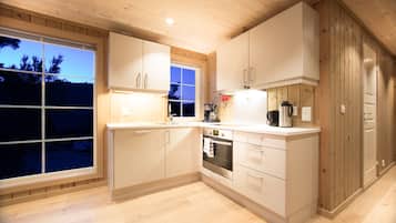 Superior Cabin, 5 Bedrooms | Private kitchen | Full-sized fridge, microwave, oven, stovetop