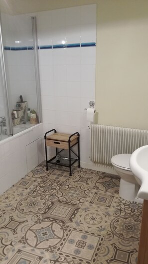 Chambre Double, salle de bains commune | Salle de bain
