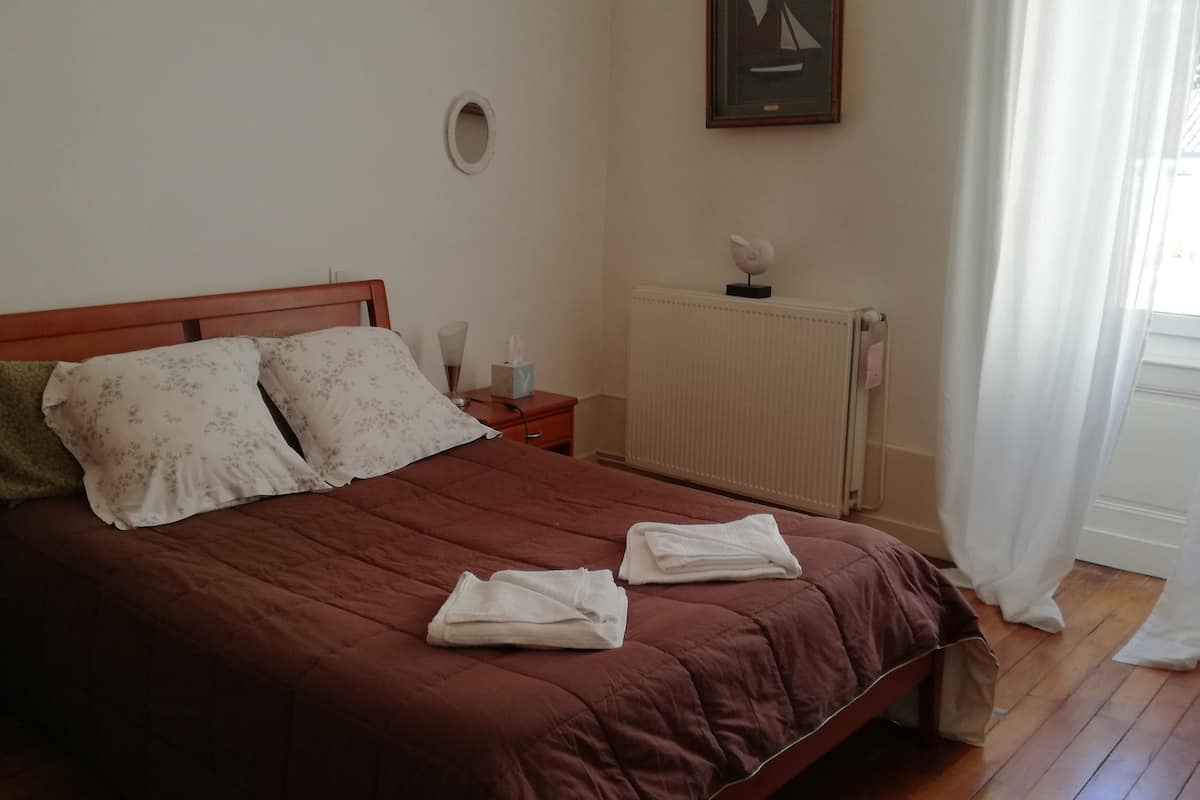 Chambre Double, vue cour intérieure