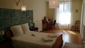 Chambre Double, salle de bains commune