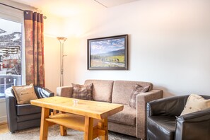 Apartment, 2 Bedrooms | Living room