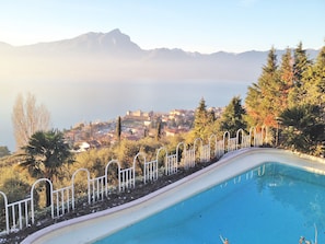 Seasonal outdoor pool - Villa Margiò (Torri del Benaco)