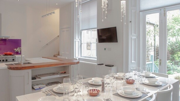 Townhome, 4 Bedrooms | In-room dining - Victorian Townhouse at Stockbridge (Edinburgh)