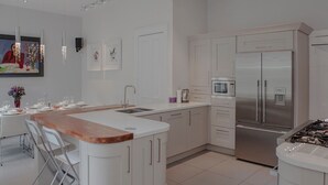 Townhome, 4 Bedrooms | Private kitchen - Victorian Townhouse at Stockbridge (Edinburgh)