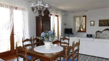 In-room dining