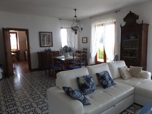 Villa, 3 chambres | Coin séjour