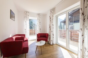 Apartamento luxo, 3 quartos | Área de estar | TV de tela plana, pisos aquecidos