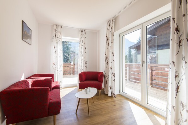 Deluxe Apartment, 3 Bedrooms | Living area