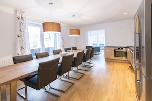 Comfort Apartment, 4 Bedrooms | Living area | Flat-screen TV, heated floors