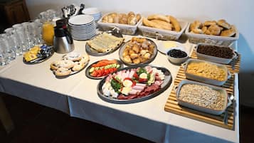 Local and international cuisine