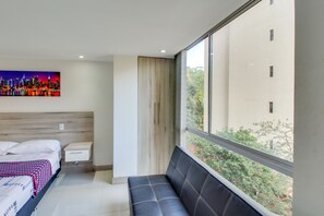 Apartment, 2 Bathrooms | Individually decorated, desk, free WiFi, bed sheets - Encantador y cómodo apartamento estudio 301 (Medellín)