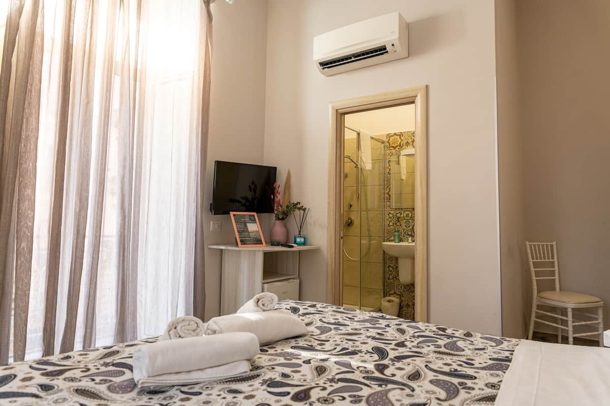 Deluxe Double or Twin Room, 2 Twin Beds | Premium bedding, minibar, in-room safe, desk