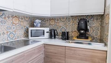 Coffee/tea maker, electric kettle