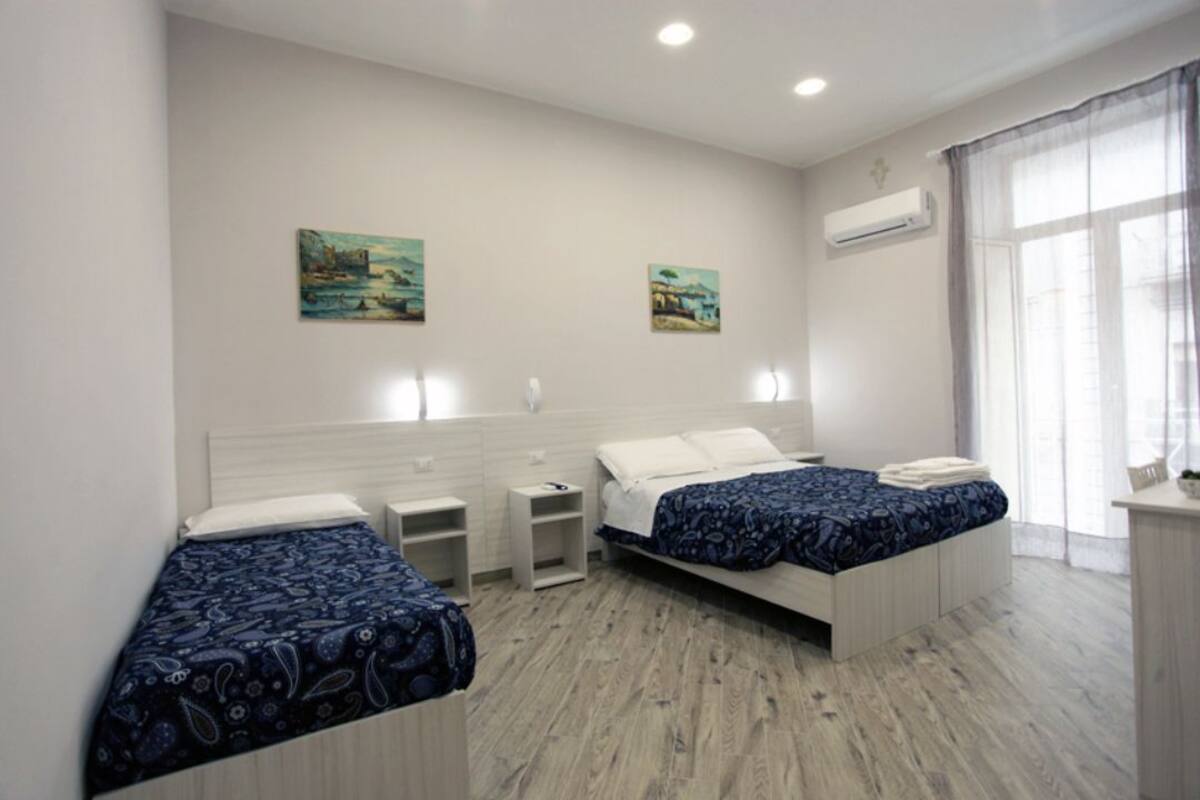 Ropa de cama de alta calidad y minibar 
