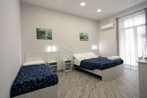 Quarto quádruplo luxo | Roupas de cama premium, frigobar, cofres nos quartos, escrivaninha