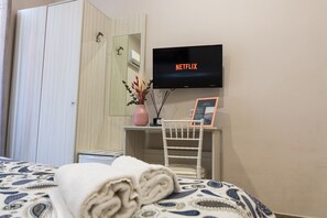 Roupas de cama premium, frigobar, cofres nos quartos, escrivaninha
