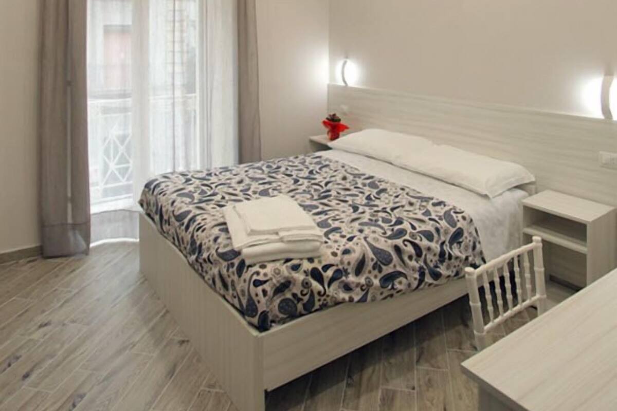 Ropa de cama de alta calidad y minibar 