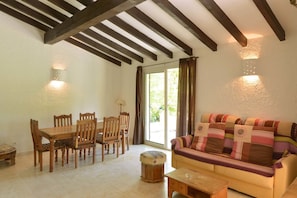 Villa, 2 Bedrooms (Independent with Air Conditioning) | Living area