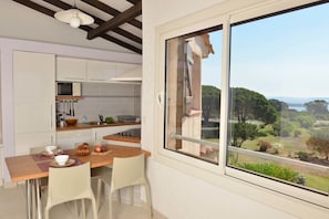 Superior Villa, 1 Bedroom (Mini) | In-room dining