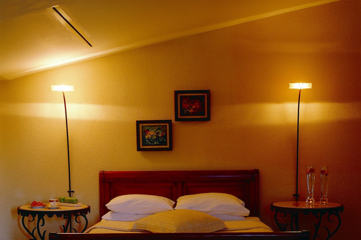 In-room safe, free cots/infant beds, bed sheets, wheelchair access