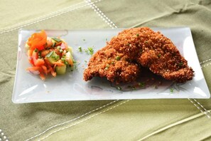 Breakfast, lunch and dinner served - M Rishon (San Luis)