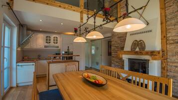 Apartment, 5 Schlafzimmer | Eigene Küche | Kühlschrank, Mikrowelle, Ofen, Herdplatte