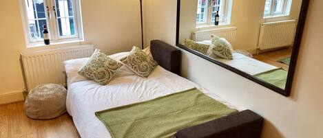 Standard Apartment | Living area | Flat-screen TV, fireplace, Netflix