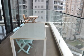 Elite-Apartment, 3 Schlafzimmer | Balkon