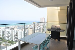 Elite Apartment, 3 Bedrooms | Balcony - Isra Home Yitshak Sadeh 6 Apartment (Bat Yam)