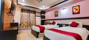 Executive Twin Room | In-room safe, desk, rollaway beds, free WiFi