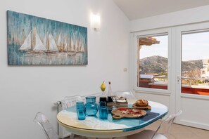 Comfort Apartment, 2 Bedrooms, Terrace, Sea View | In-room dining