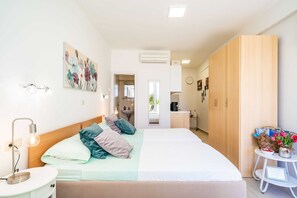 Premium Studio, Terrace, Sea View | Free WiFi, bed sheets