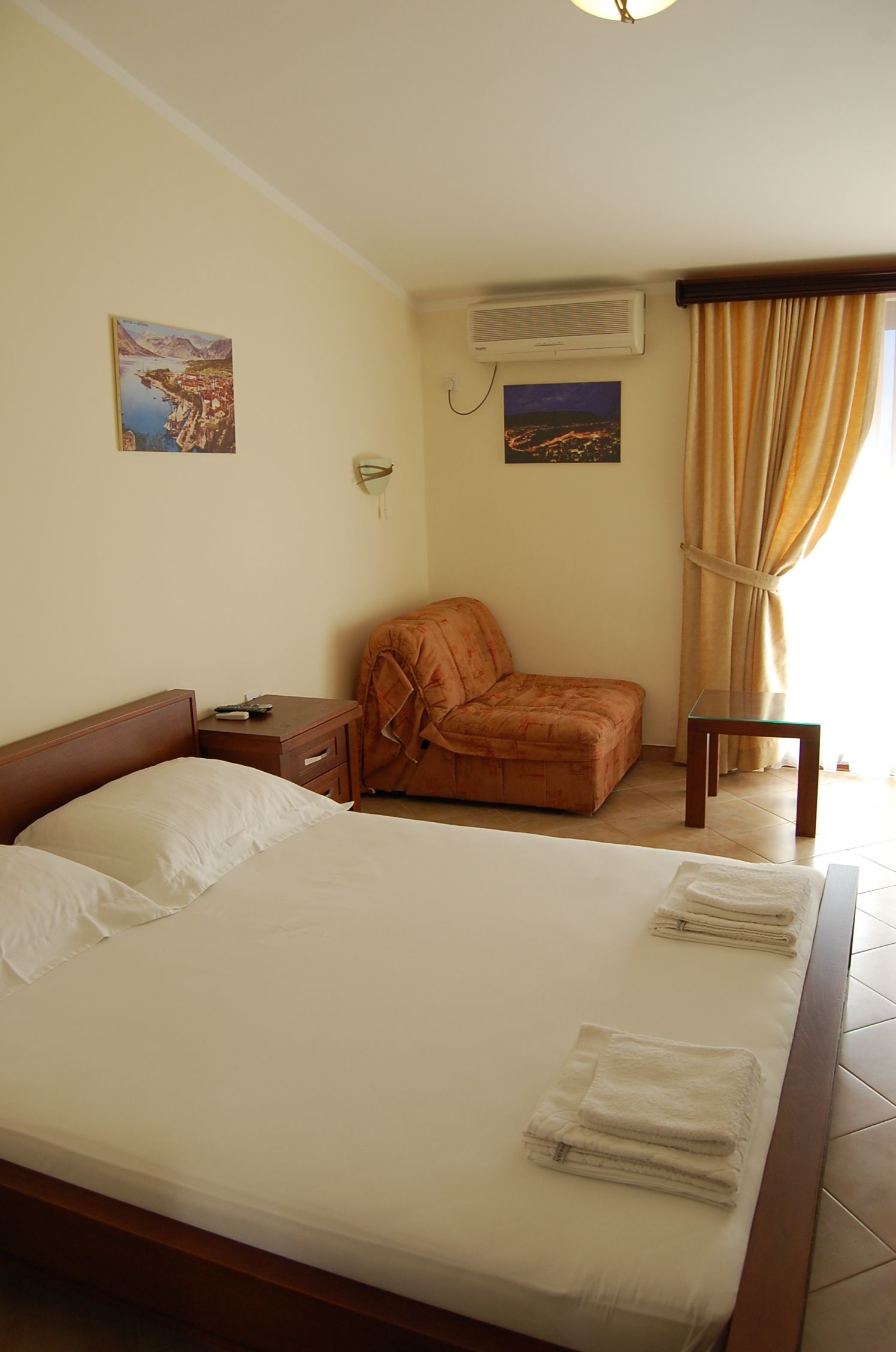 double room, sea view | 1 bedroom, desk, iron/ironing board, free wifi