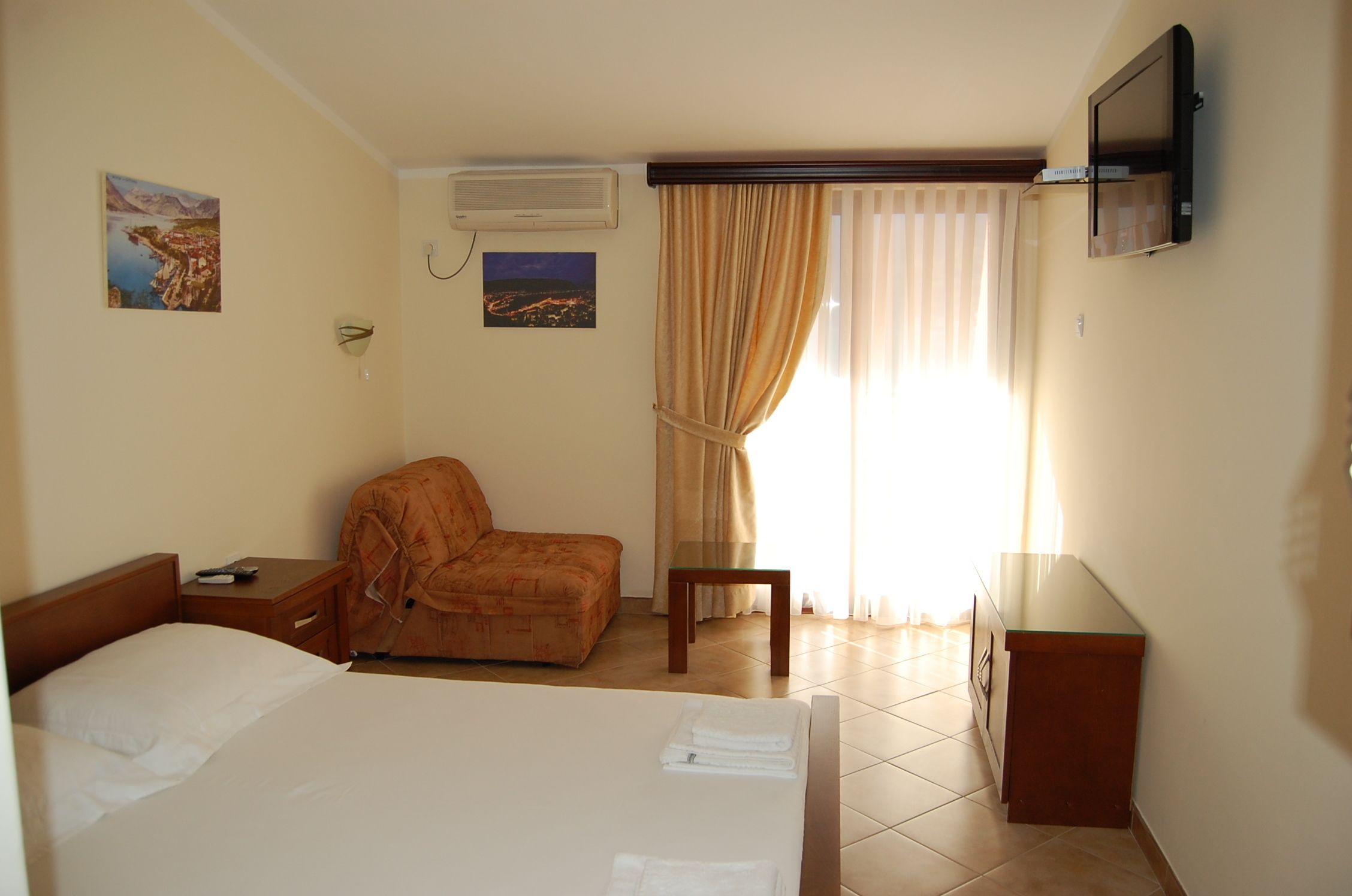 double room, sea view | 1 bedroom, desk, iron/ironing board, free wifi