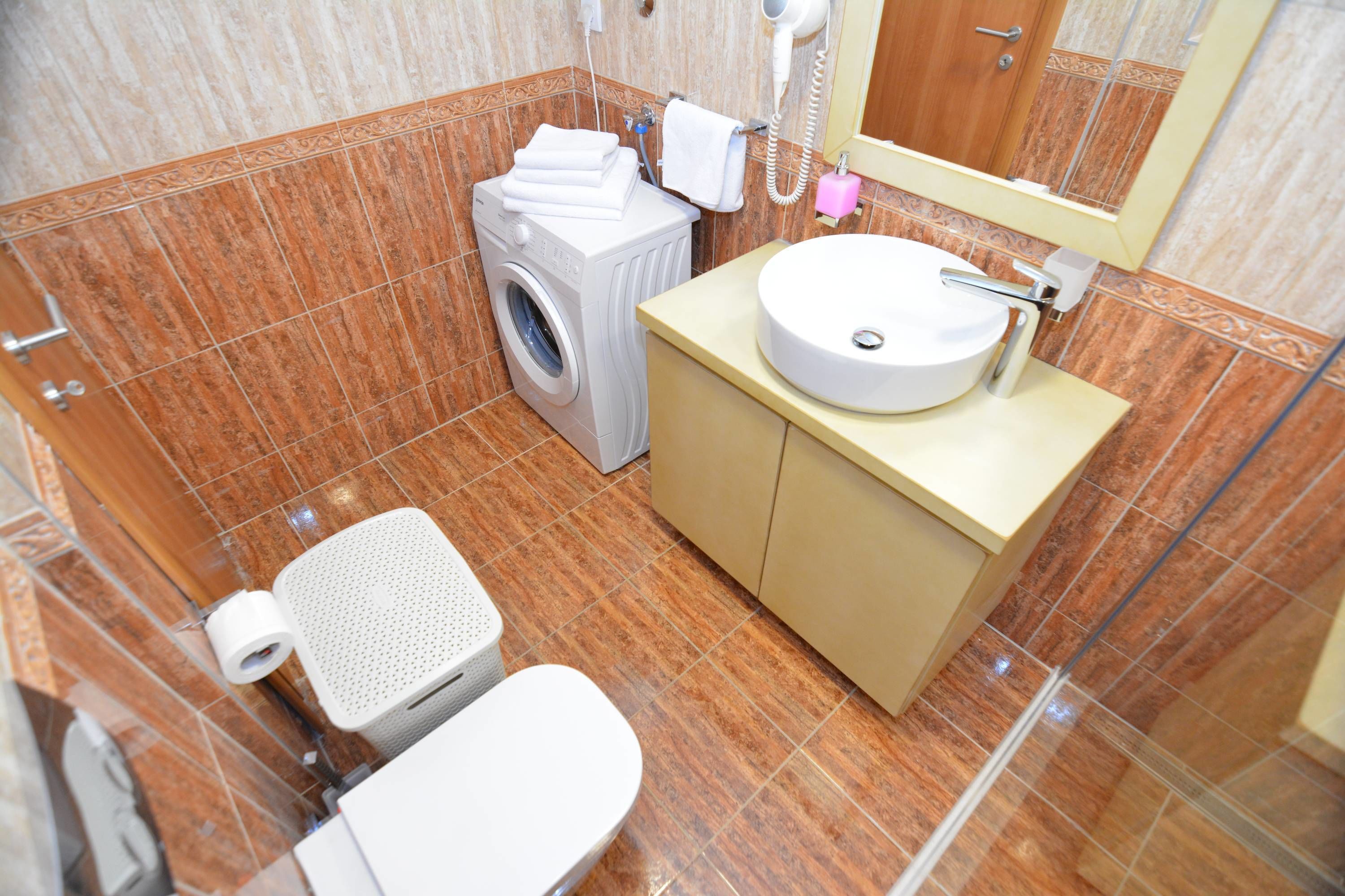 shower, free toiletries, towels