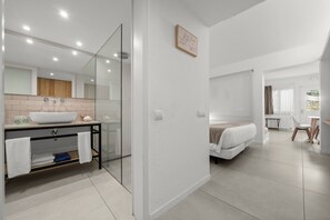 Studio, Mountain View | In-room safe, desk, free WiFi, bed sheets