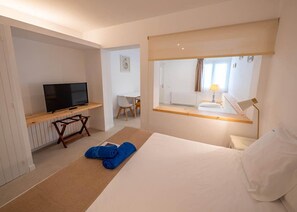 In-room safe, desk, free WiFi, bed sheets - Hotel Calina (Cadaqués)
