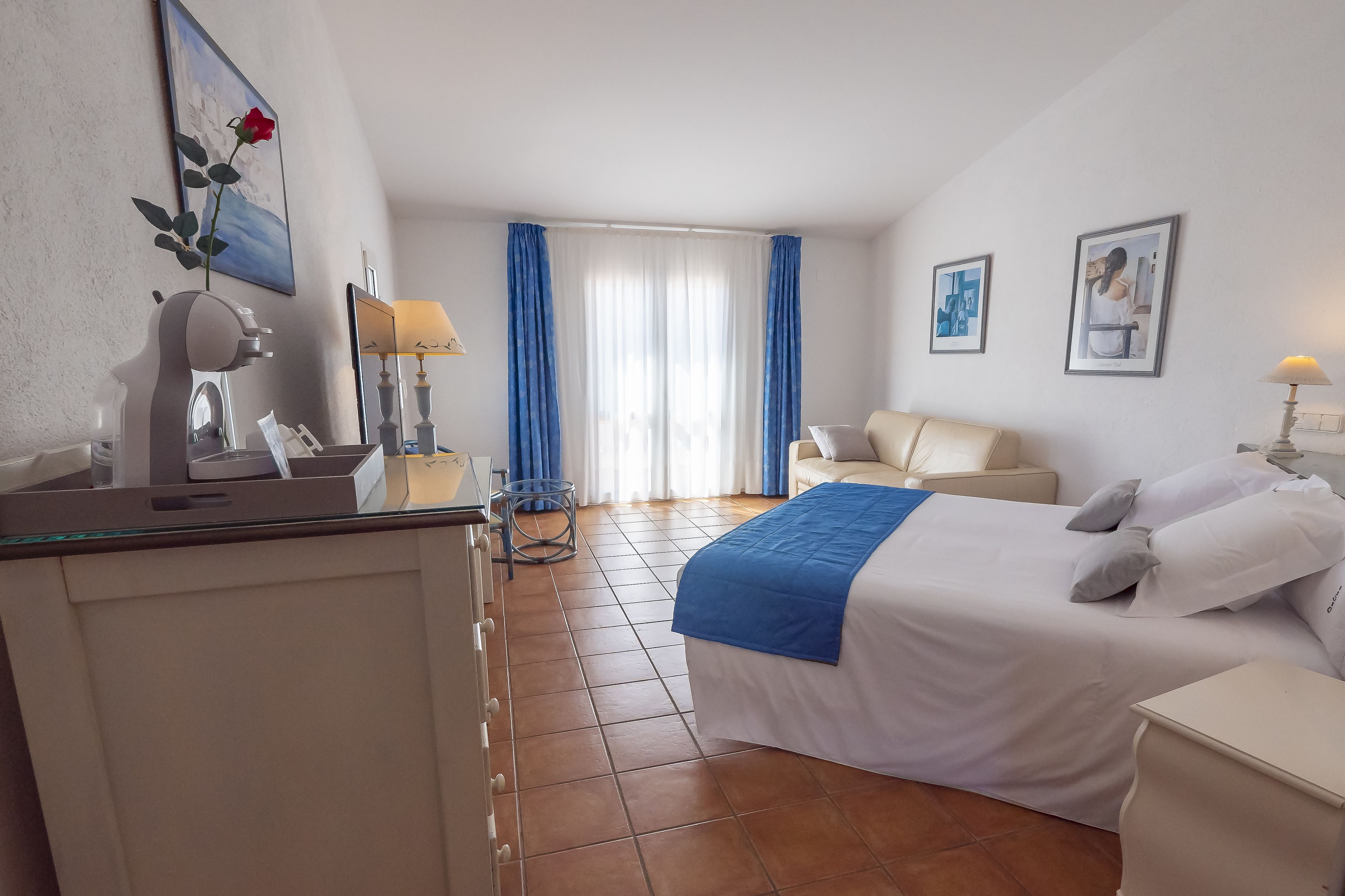 junior suite, 1 king bed, balcony | 1 bedroom, in-room safe, desk, free wifi